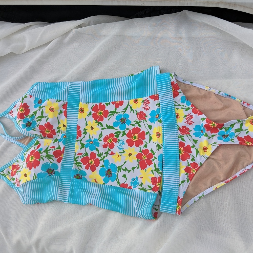 Modbe Swimsuit - Picture 6 of 6